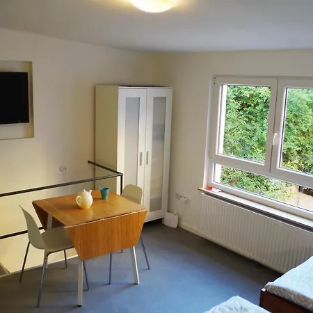 In Altstadt-/messenahe, Zentral & Ruhig Apartamento *